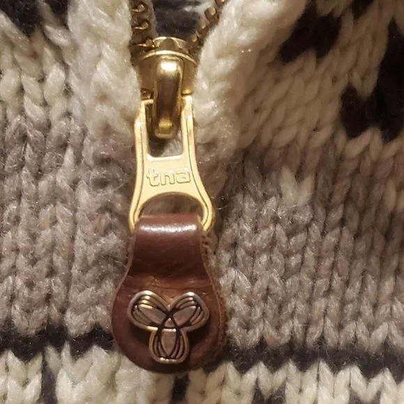 Aritzia TNA 100% Lambswool zip sweater - Picture 5 of 10